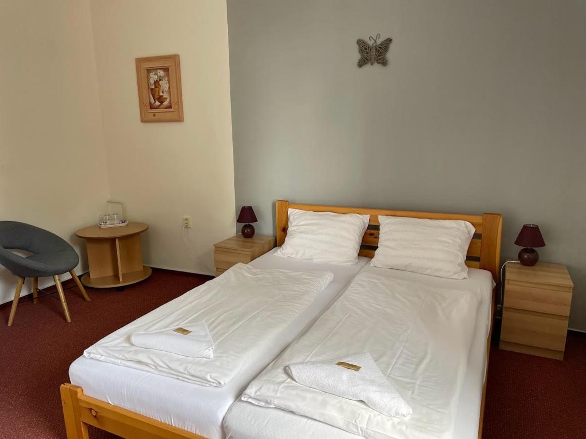 Hotel Rohanov Lhota nad Rohanovem Esterno foto