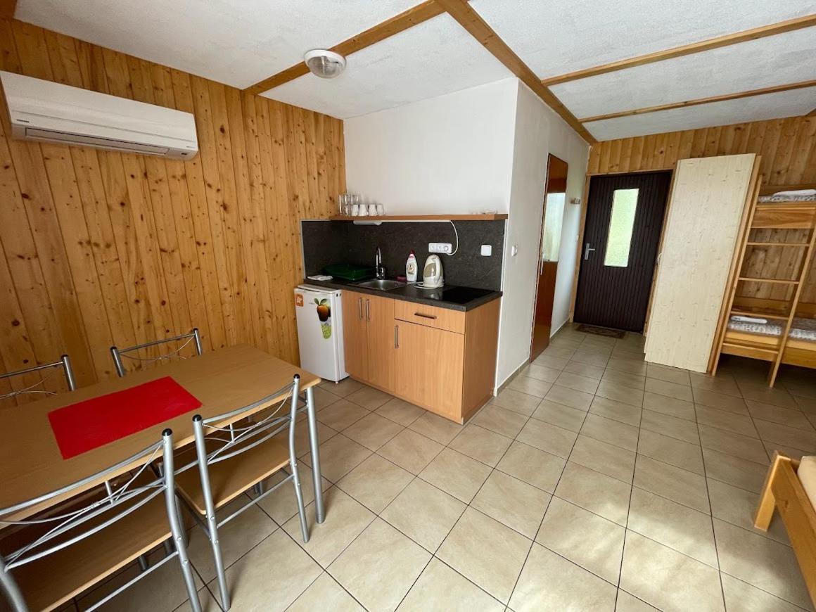 Hotel Rohanov Lhota nad Rohanovem Esterno foto